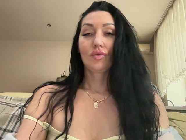 KorolevaQween000 webcam