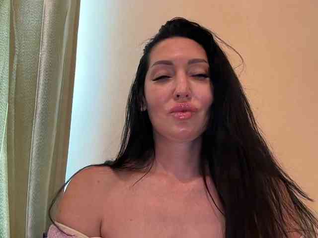 KorolevaQween000 webcam