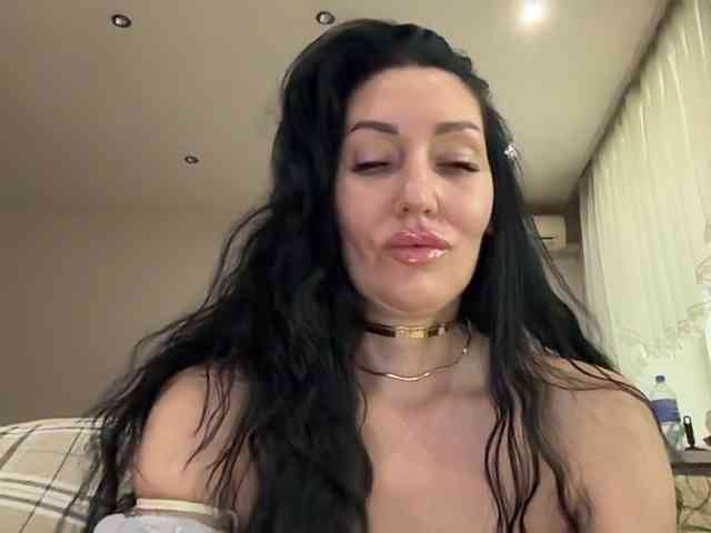 KorolevaQween000 webcam