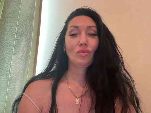 KorolevaQween000 webcam