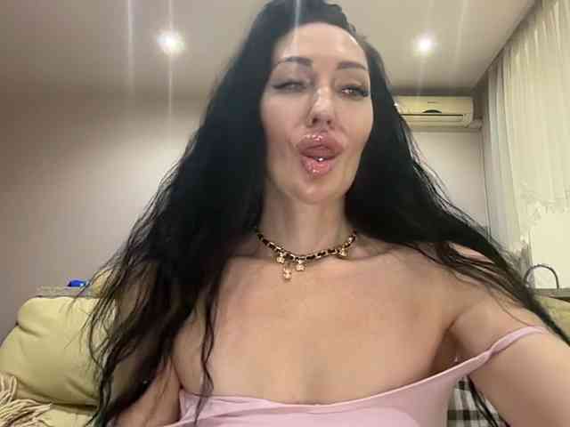 KorolevaQween000 webcam