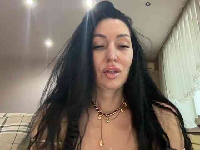 KorolevaQween000 webcam