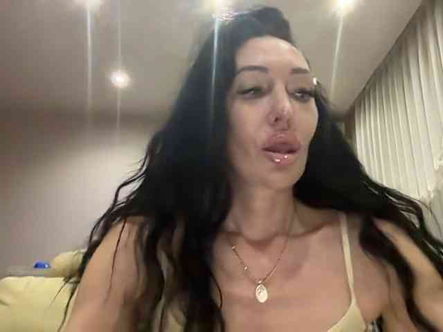 KorolevaQween000 webcam
