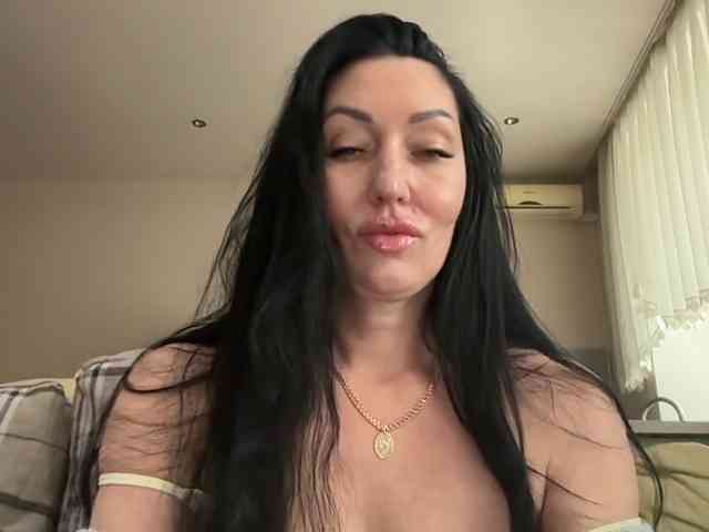 KorolevaQween000 webcam