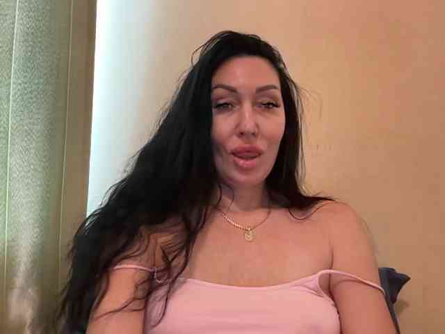 KorolevaQween000 webcam