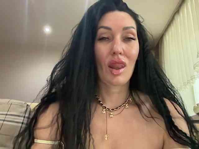 KorolevaQween000 webcam