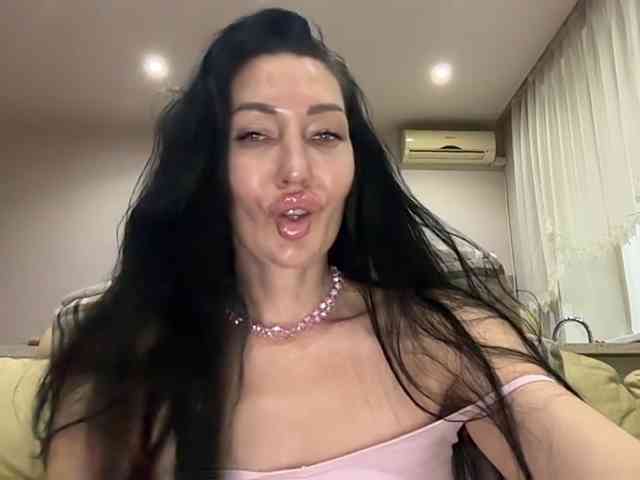 Model: KorolevaQween000