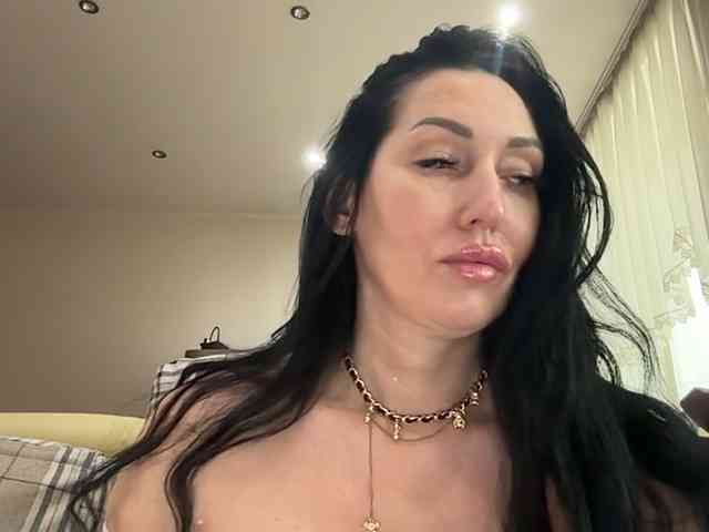 KorolevaQween000 webcam