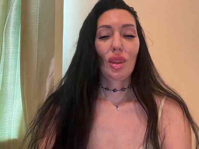 KorolevaQween000 webcam
