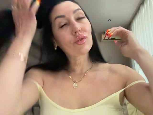 KorolevaQween000 webcam