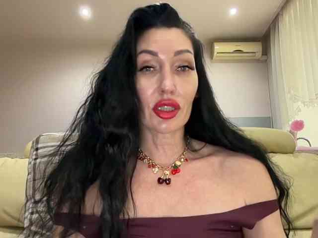 Model: KorolevaQween000