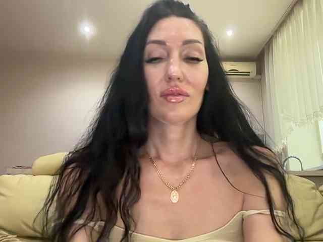 KorolevaQween000 webcam