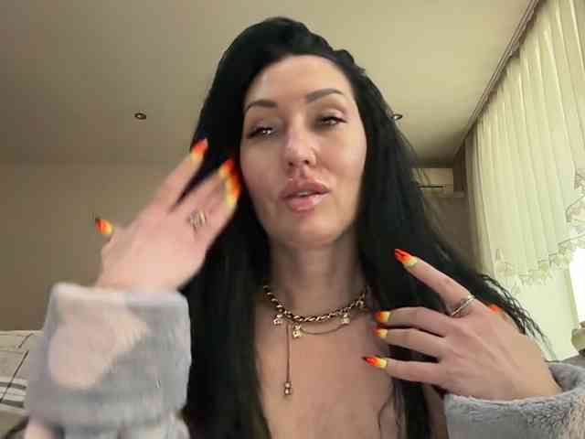 KorolevaQween000 webcam