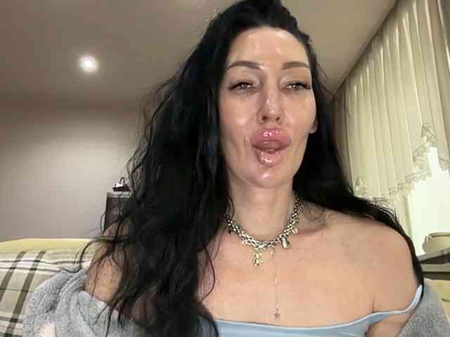 KorolevaQween000 webcam