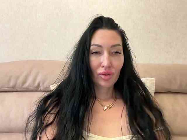 KorolevaQween000 webcam