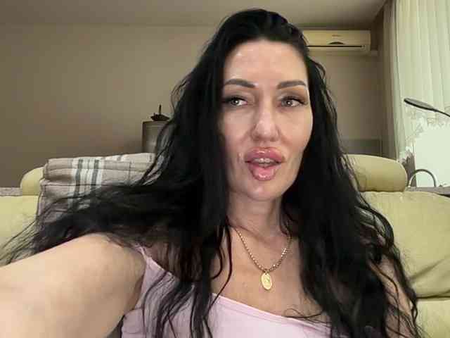 KorolevaQween000 webcam