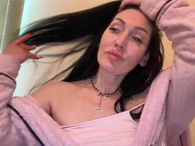 KorolevaQween000 webcam