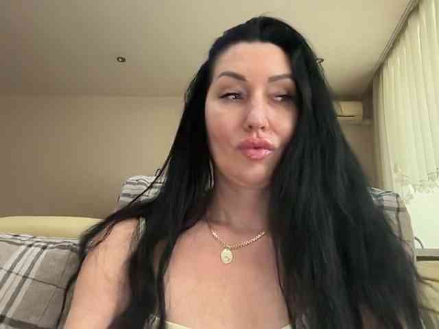 KorolevaQween000 webcam