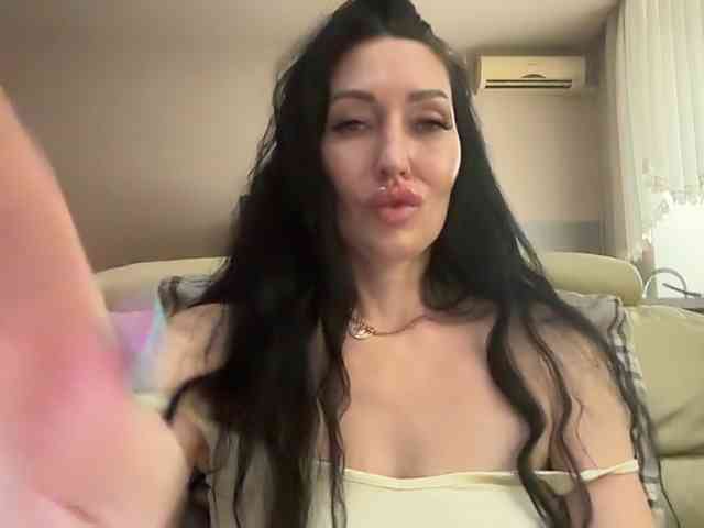 KorolevaQween000 webcam
