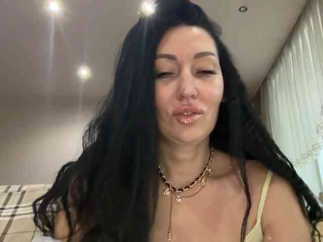 KorolevaQween000 webcam