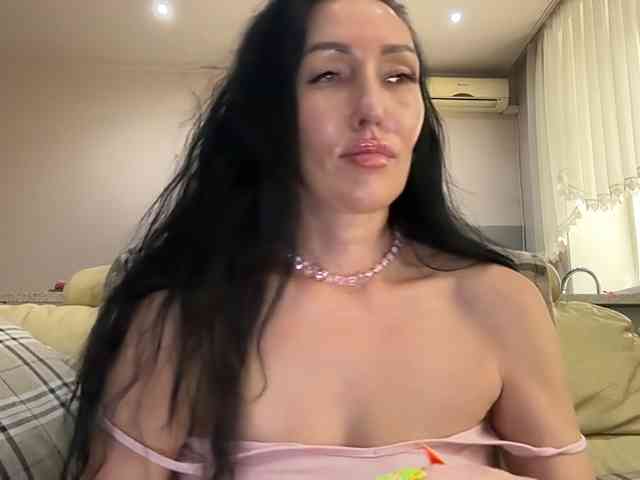 KorolevaQween000 webcam