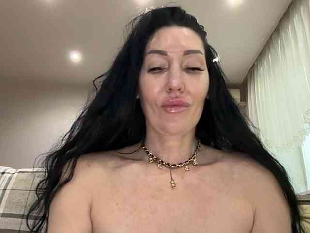 KorolevaQween000 webcam