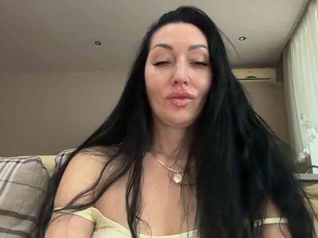 KorolevaQween000 webcam