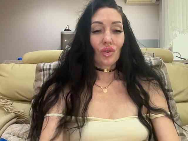 KorolevaQween000 webcam