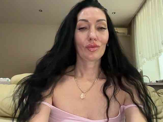 KorolevaQween000 webcam