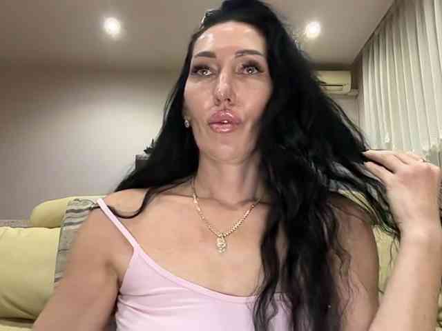 KorolevaQween000 webcam