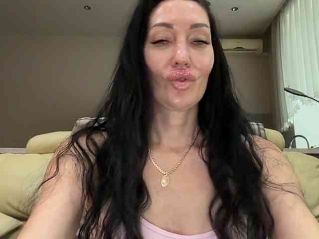 KorolevaQween000 webcam