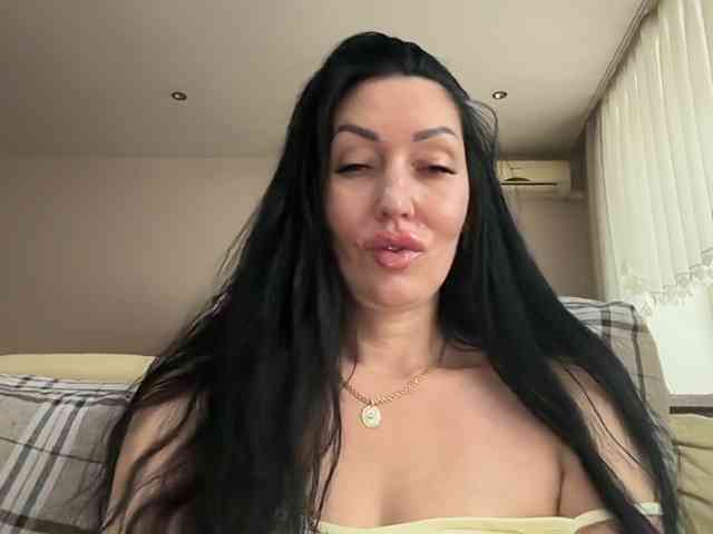 KorolevaQween000 webcam