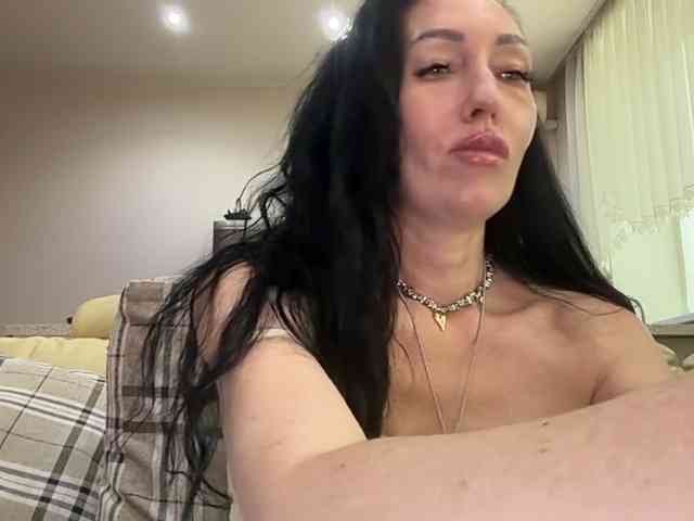 KorolevaQween000 webcam