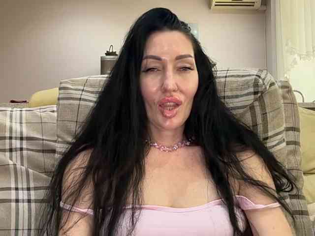 KorolevaQween000 webcam
