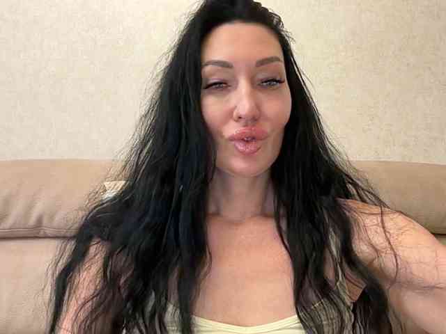 KorolevaQween000 webcam
