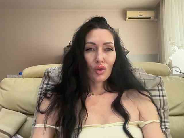 KorolevaQween000 webcam