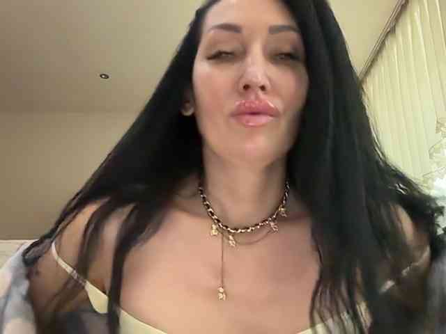 KorolevaQween000 webcam