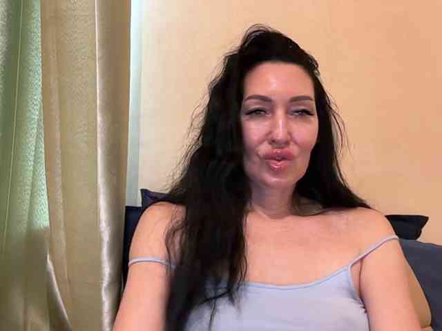 KorolevaQween000 webcam