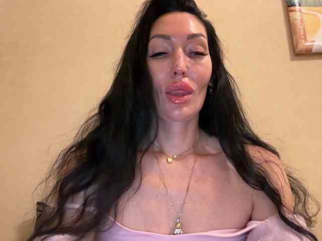 KorolevaQween000 webcam