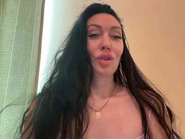 KorolevaQween000 webcam