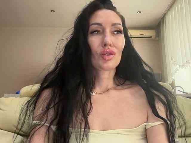 KorolevaQween000 webcam