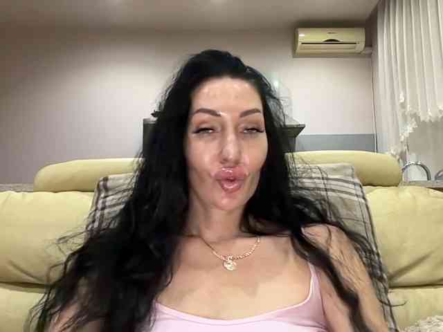KorolevaQween000 webcam