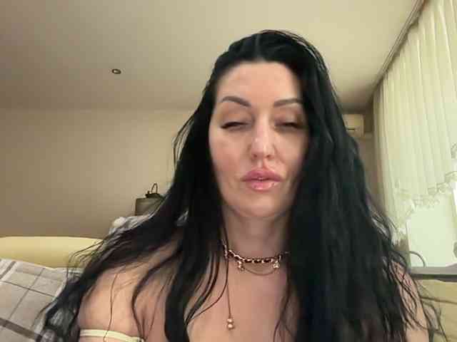 KorolevaQween000 webcam