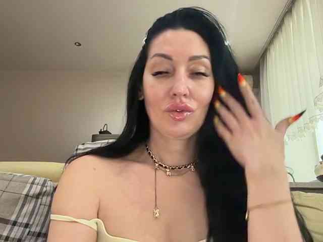 KorolevaQween000 webcam