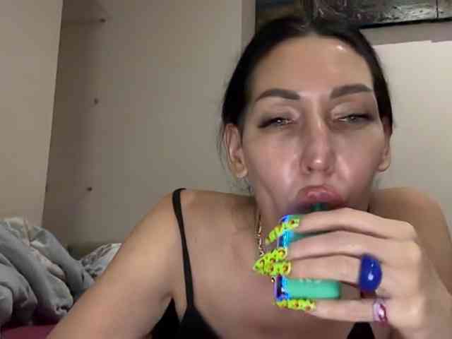 KorolevaQween000 webcam