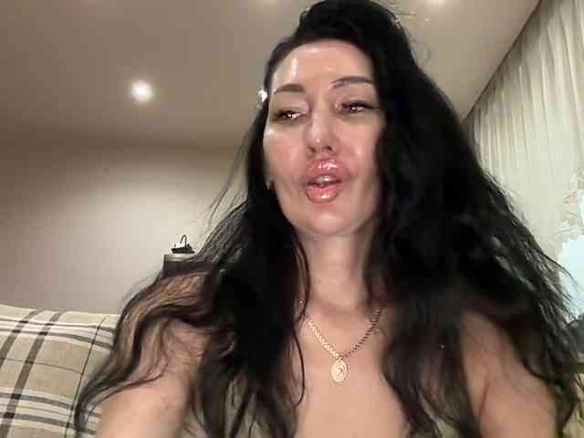 KorolevaQween000 webcam
