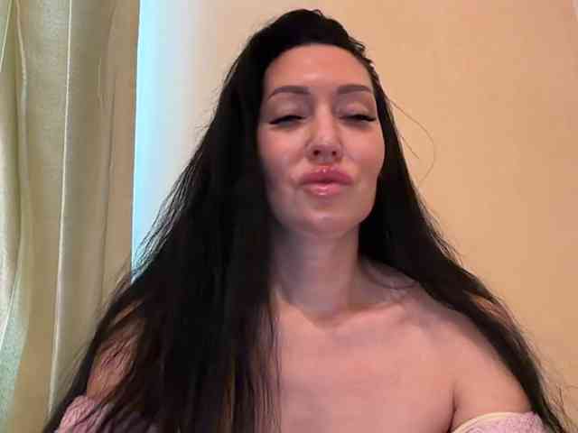 KorolevaQween000 webcam