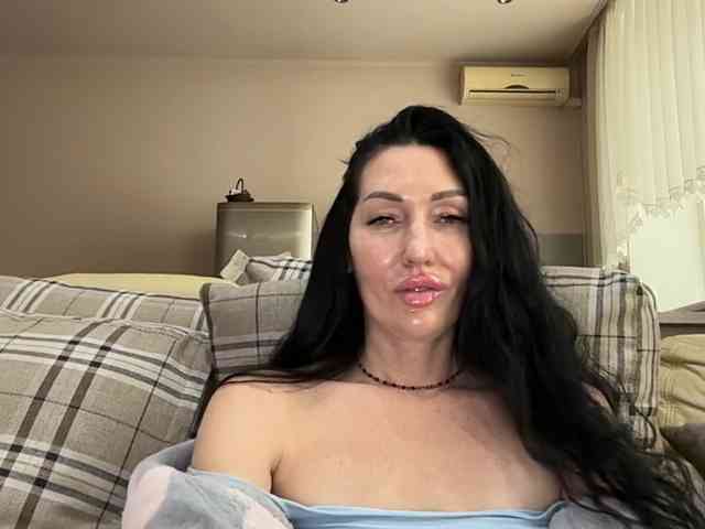 KorolevaQween000 webcam
