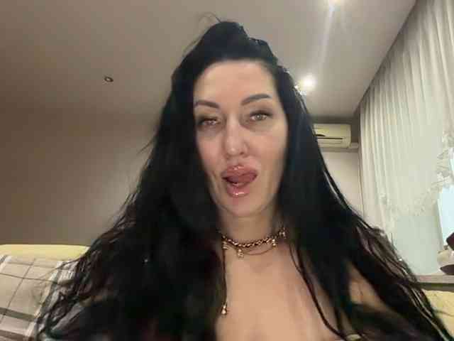 KorolevaQween000 webcam