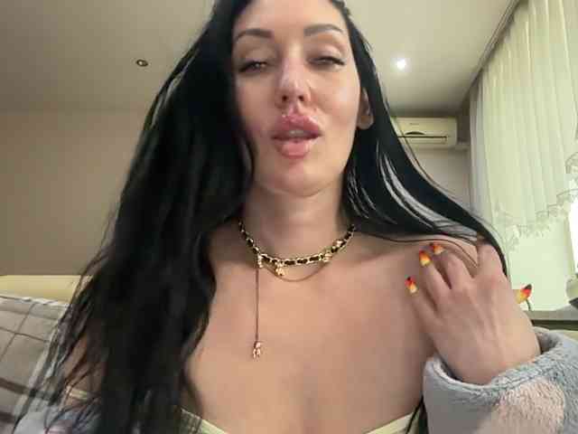 KorolevaQween000 webcam